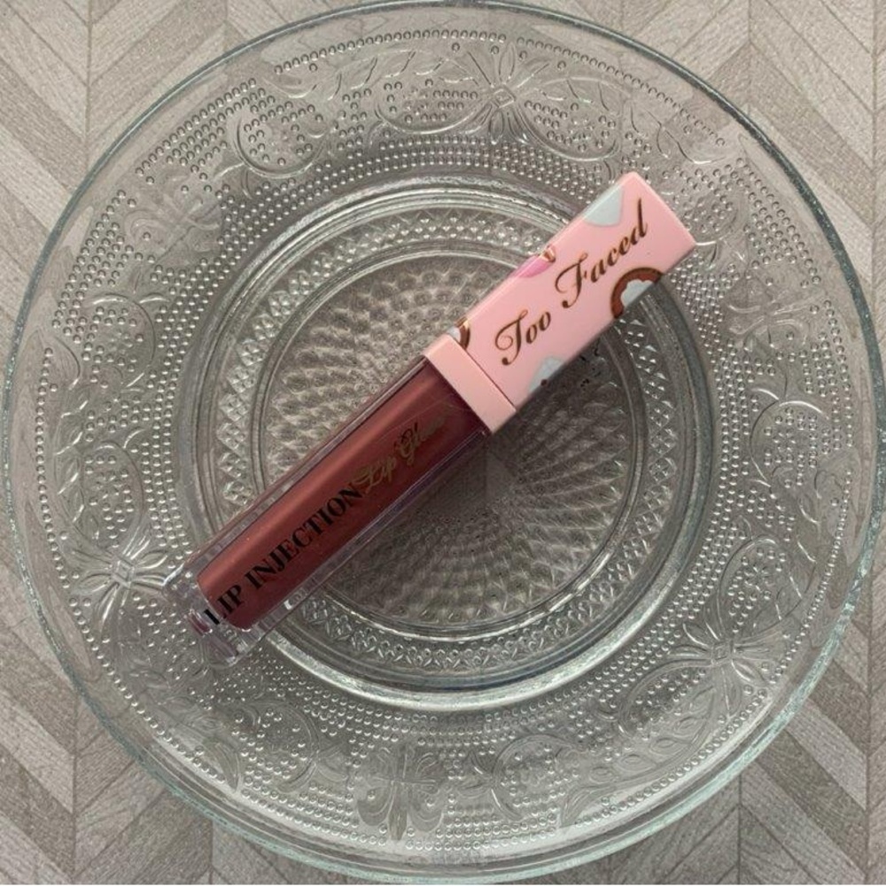 Too Faced Lip Injection Christmas cocoa